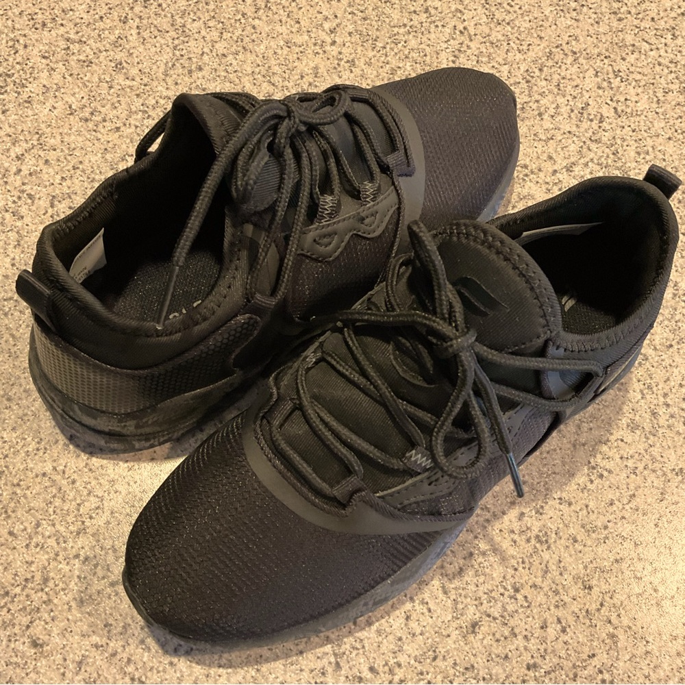 Fabletics Cambria Performance Sneakers, Sz Women’s 6 (Euro 36.6)